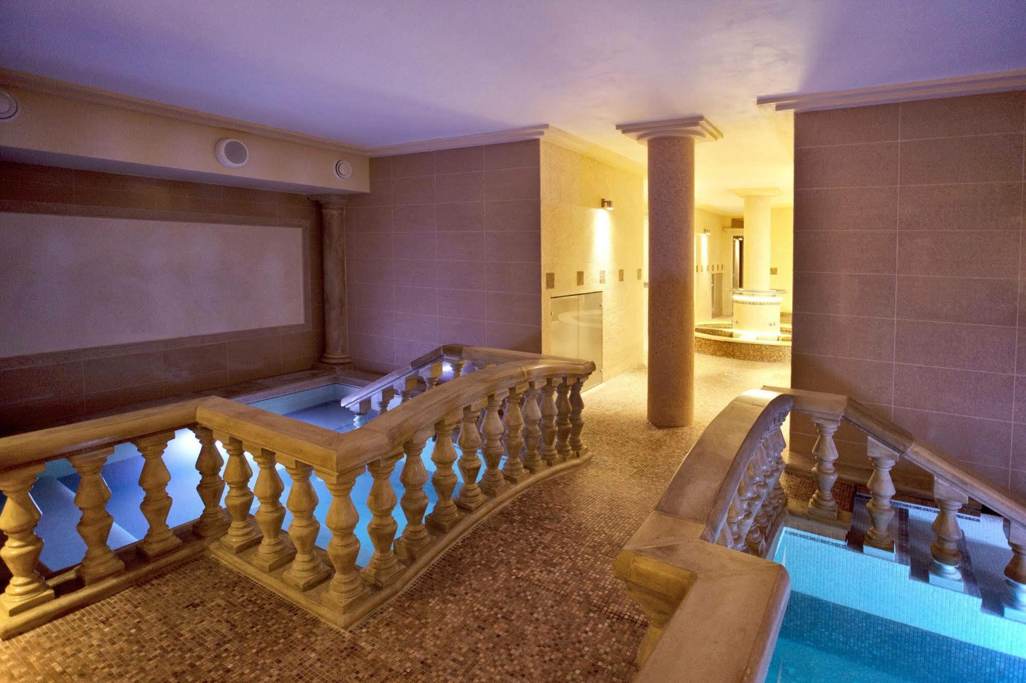 Zamek Kamenny Dvur Hotel Mostov Exterior photo